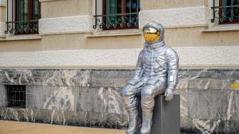 Astronauten-Skulptur «Raumableiter» des Schweizer Künstlers Max Grüter in Vaduz