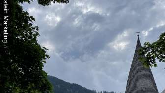 Kapelle von hinten, daneben der Malbunbach