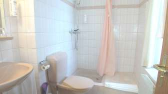 Badezimmer mit Dusche