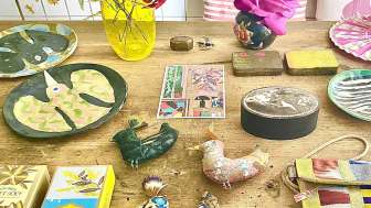 Einige von den textilen Produkten ( Vögel, Täschchen, Kissen) und eine weitere Auswahl an Produkten.