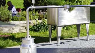 Veloständer mit Steckplätzen