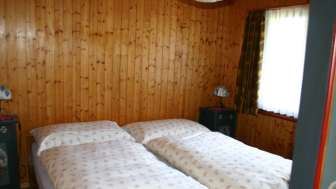 Schlafzimmer mit Doppelbett