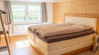 Schlafzimmer 2 von 4