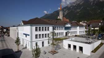 Aussenaufnahme des Gebäudes, in dem sich das domus befindet