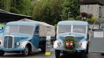 geschmückte Saurer Busse