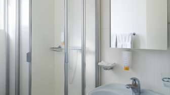 Hotel Schatzmann Standardzimmer Badezimmer