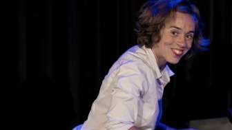 Judith Bach als Claire «Streuselkuchen – ein Stück für alle»