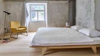 Schlafzimmer mit Doppelbett