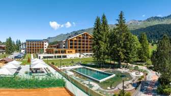 hotel-valbella-resort-arosa-lenzerheide-garten-som