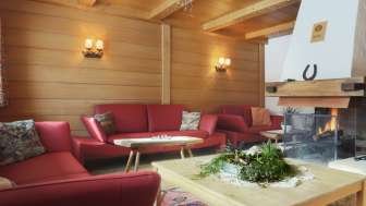 Lobby mit Kamin